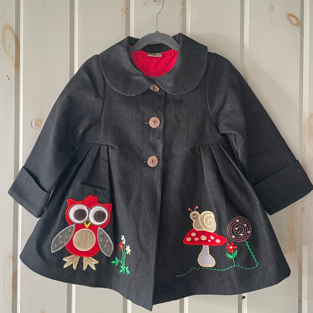 MARIA ELENA girls charcoal/black coat with woodland appliqué.  Size 4T